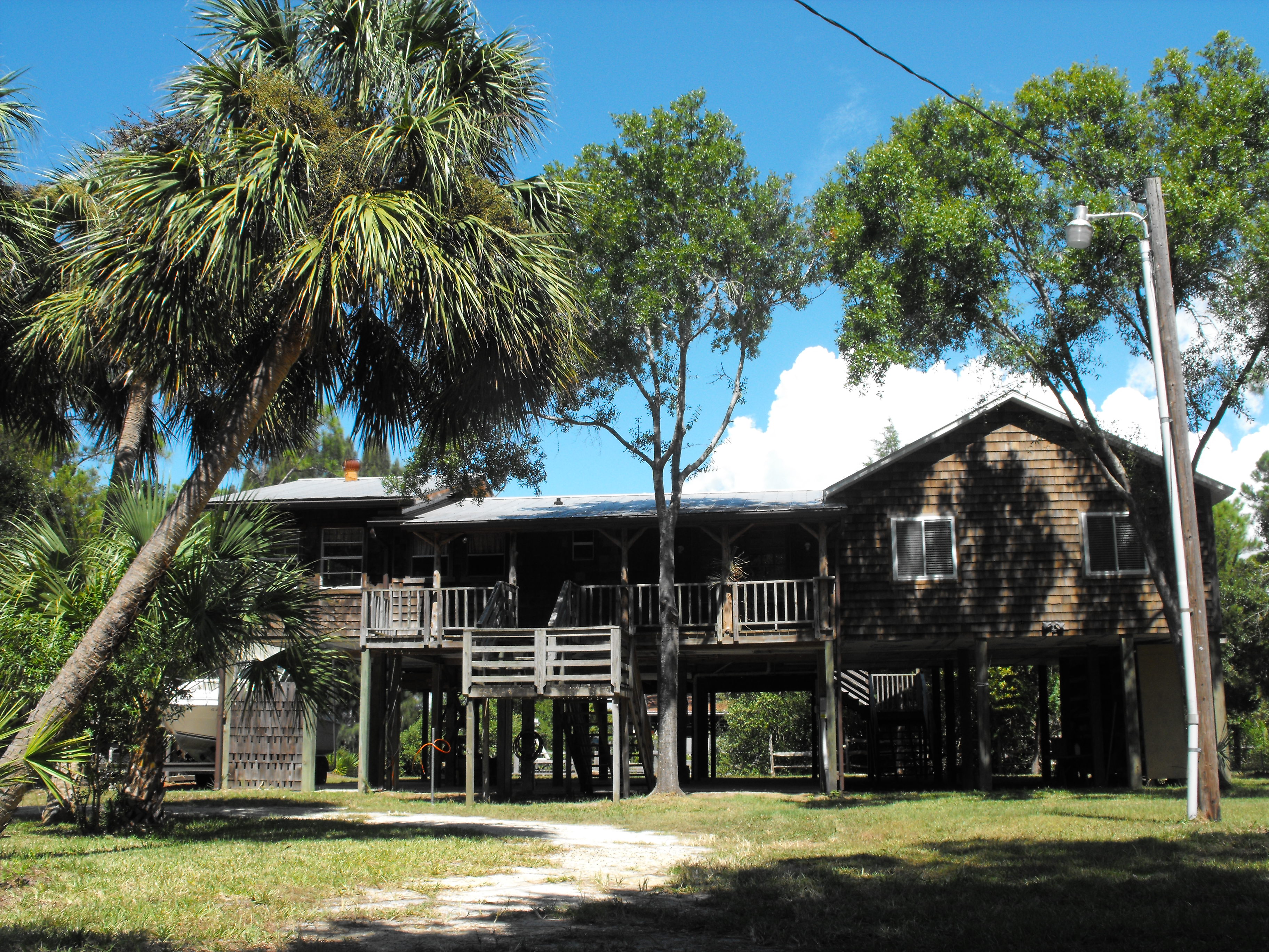 Bayou Cottage in Cedar Key, Florida. Three bedrooms, two baths located on a Gulf of Mexico Island along the Nature Coast.